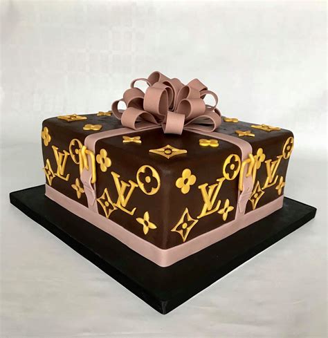 lv birthday cakes|louis vuitton cake designs.